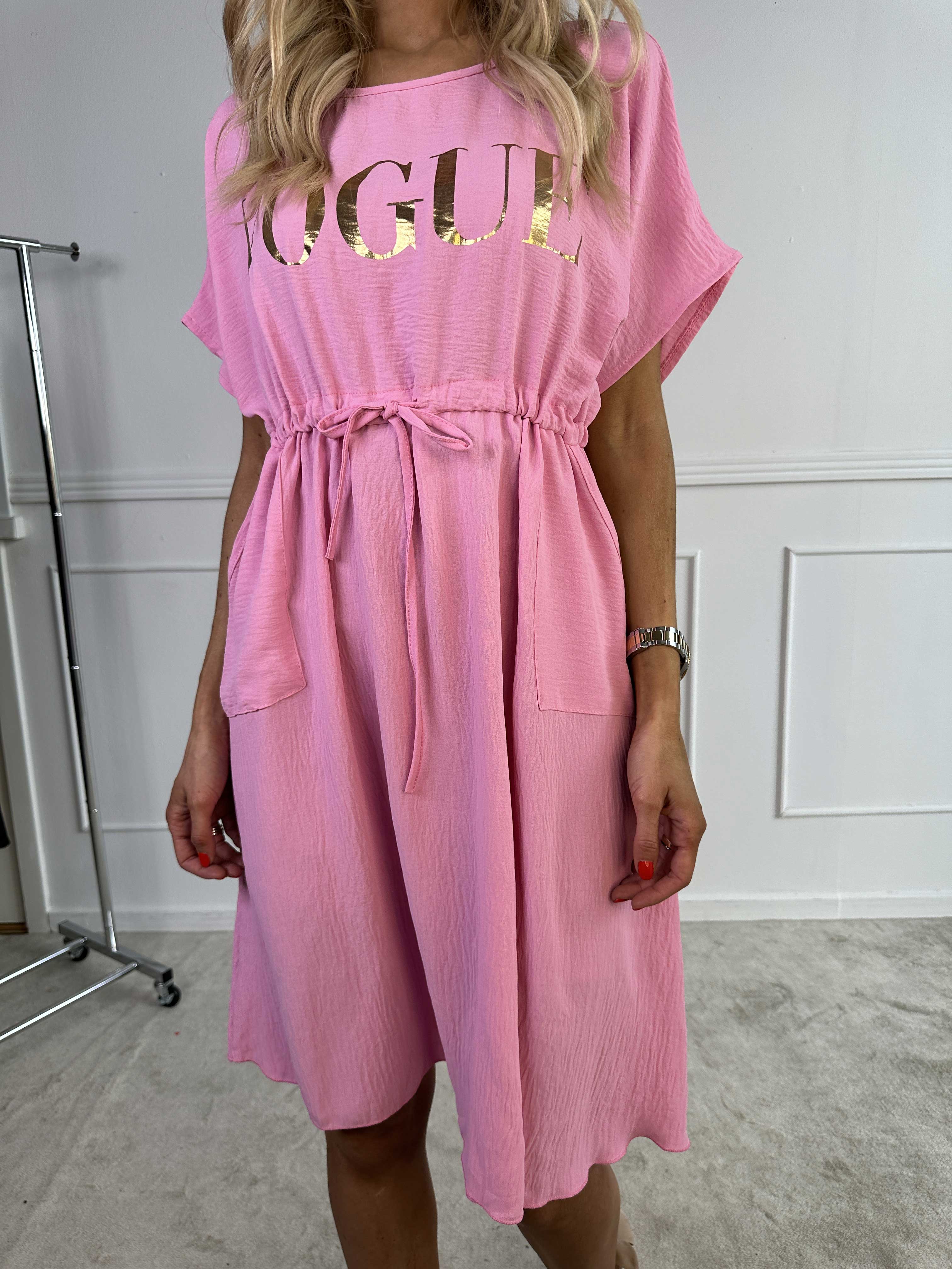 Ada - Sød kjole med vogue henover brystet